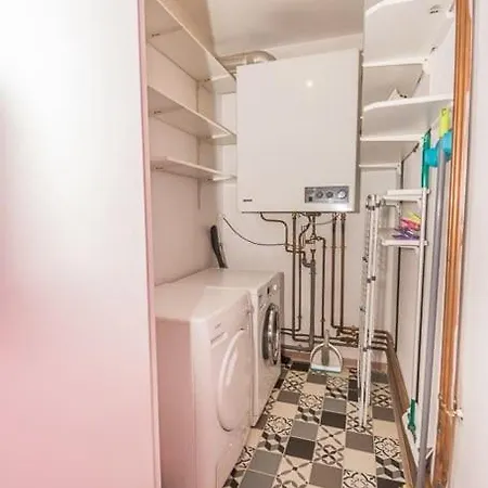 T4 - Parking Apartman *